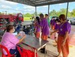 นายณรงค์รัชช์ ประเสริฐสุข นายก อบต.ม่วงงาม ร่วมต้อนรับพบปะพูดคุยกับนักเรียนโรงเรียนผู้สูงอ...