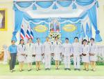 ร่วมพิธีในภาคเช้าและภาคค่ำ ในการตักบาตรข้าวสารอาหารแห้ง การวางพานพุ่มและถวายพระพรชัยมงคล เ...